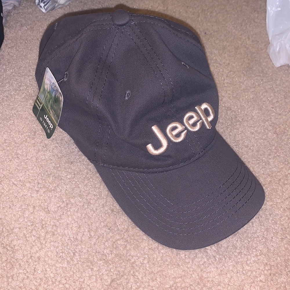 NEVER WORN JEEP HAT UNISEX
